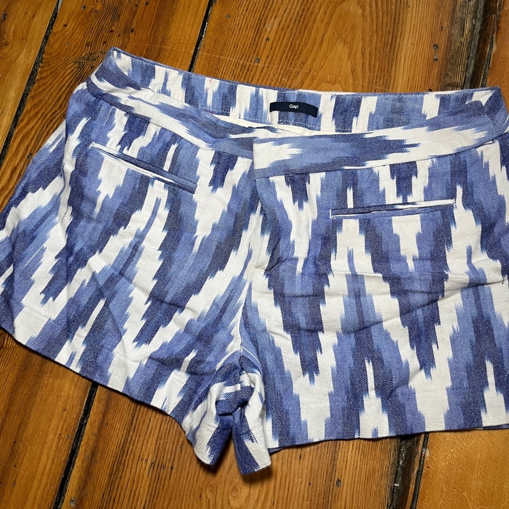 Gap size 4 shorts